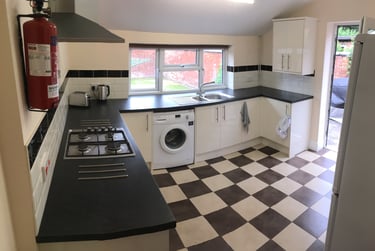 6 bed house, Comer Road, St johns, Worcester, WR25HY - Image 1